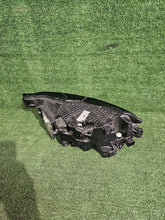 Load image into Gallery viewer, Frontscheinwerfer Volvo Xc60 II 32404706 Rechts Scheinwerfer Headlight SCH6647911493rq