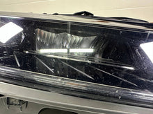 Load image into Gallery viewer, Frontscheinwerfer Skoda Superb III 3V1941016E Rechts Scheinwerfer Headlight SCH6672873510lp