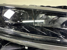 Load image into Gallery viewer, Frontscheinwerfer Skoda Superb III 3V1941016E Rechts Scheinwerfer Headlight SCH6672873510lp
