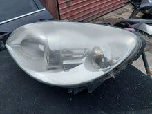 Laden Sie das Bild in den Galerie-Viewer, Frontscheinwerfer Mercedes-Benz W245 A1698205161 Xenon Links Headlight SCH6720043210bs
