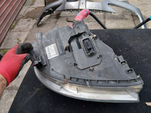 Laden Sie das Bild in den Galerie-Viewer, Frontscheinwerfer Mercedes-Benz W245 A1698205161 Xenon Links Headlight SCH6720043210bs