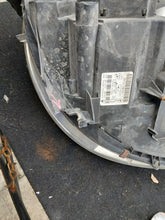 Laden Sie das Bild in den Galerie-Viewer, Frontscheinwerfer Mercedes-Benz W245 A1698205161 Xenon Links Headlight SCH6720043210bs