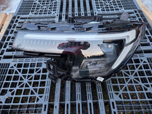 Laden Sie das Bild in den Galerie-Viewer, Frontscheinwerfer Ford R2KB-13E017-DG Links Scheinwerfer Headlight SCH6723660156pp