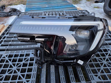 Laden Sie das Bild in den Galerie-Viewer, Frontscheinwerfer Ford R2KB-13E017-DG Links Scheinwerfer Headlight SCH6723660156pp