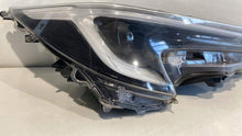 Load image into Gallery viewer, Frontscheinwerfer Toyota Corolla 81110-12N70 Rechts Scheinwerfer Headlight SCH6748884600wz