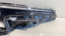 Load image into Gallery viewer, Frontscheinwerfer Toyota Corolla 81110-12N70 Rechts Scheinwerfer Headlight SCH6748884600wz