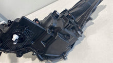 Load image into Gallery viewer, Frontscheinwerfer Toyota Corolla 81110-12N70 Rechts Scheinwerfer Headlight SCH6748884600wz