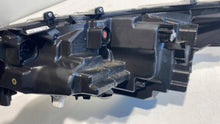 Load image into Gallery viewer, Frontscheinwerfer Toyota Corolla 81110-12N70 Rechts Scheinwerfer Headlight SCH6748884600wz