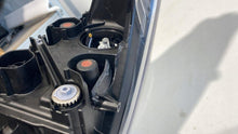 Load image into Gallery viewer, Frontscheinwerfer Toyota Corolla 81110-12N70 Rechts Scheinwerfer Headlight SCH6748884600wz