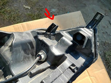 Laden Sie das Bild in den Galerie-Viewer, Frontscheinwerfer Nissan Qashqai I J12 100-8D02G Links Scheinwerfer Headlight SCH6752718829ny