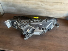Laden Sie das Bild in den Galerie-Viewer, Frontscheinwerfer Skoda Superb 3V1941015D Links Scheinwerfer Headlight SCH6787641335dl