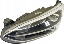 Laden Sie das Bild in den Galerie-Viewer, Frontscheinwerfer Ford Focus TA108-AR72490 JX7B-13E015-AE Links Headlight SCH6790429952nc