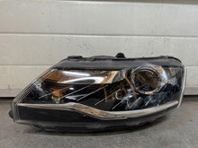 Laden Sie das Bild in den Galerie-Viewer, Frontscheinwerfer Skoda Rapid 5JB941015 Xenon Links Scheinwerfer Headlight SCH6793442216jw