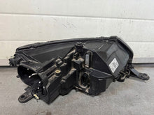 Laden Sie das Bild in den Galerie-Viewer, Frontscheinwerfer Skoda Rapid 5JB941015 Xenon Links Scheinwerfer Headlight SCH6793442216jw