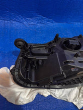 Laden Sie das Bild in den Galerie-Viewer, Frontscheinwerfer VW Touareg 761941082R Rechts Scheinwerfer Headlight SCH6835652526vt