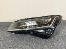 Laden Sie das Bild in den Galerie-Viewer, Frontscheinwerfer Skoda Superb III 3V1941015E LED Links Scheinwerfer Headlight SCH6837961466xg