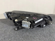 Laden Sie das Bild in den Galerie-Viewer, Frontscheinwerfer Skoda Superb III 3V1941015E LED Links Scheinwerfer Headlight SCH6837961466xg