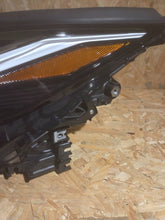 Laden Sie das Bild in den Galerie-Viewer, Frontscheinwerfer Toyota 4212142122 LED Links Scheinwerfer Headlight SCH6839671462uu