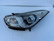 Laden Sie das Bild in den Galerie-Viewer, Frontscheinwerfer Hyundai I I40 92101-3Z100 0012610136 Links Headlight SCH6869015161lc