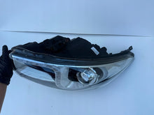 Laden Sie das Bild in den Galerie-Viewer, Frontscheinwerfer Hyundai I I40 92101-3Z100 0012610136 Links Headlight SCH6869015161lc