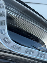 Laden Sie das Bild in den Galerie-Viewer, Frontscheinwerfer Hyundai I I40 92101-3Z100 0012610136 Links Headlight SCH6869015161lc