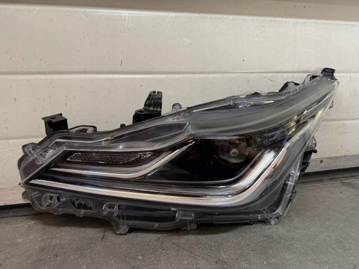 Frontscheinwerfer Toyota Corolla 8115002T5100 Links Scheinwerfer Headlight SCH6878137118yy