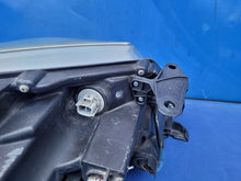 Laden Sie das Bild in den Galerie-Viewer, Frontscheinwerfer Toyota Avensis 81158-05310 Links Scheinwerfer Headlight SCH6881667937vl