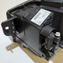 Load image into Gallery viewer, Frontscheinwerfer Renault Trafic III 260105469R Rechts Scheinwerfer Headlight SCH6904932426bc