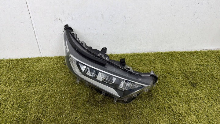 Frontscheinwerfer Toyota V 81110-0R162 LED Rechts Scheinwerfer Headlight SCH6917443370bx