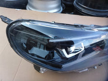 Laden Sie das Bild in den Galerie-Viewer, Frontscheinwerfer Opel Zafira C Vivaro 9847201080 LED Rechts Headlight SCH6920215531pu