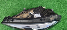 Laden Sie das Bild in den Galerie-Viewer, Frontscheinwerfer Mercedes-Benz W177 A1779065704 Links Scheinwerfer Headlight SCH6935229027td