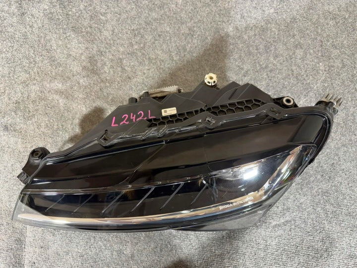Frontscheinwerfer Skoda Superb III 3V1941016D LED Links Scheinwerfer Headlight SCH6940106154nf