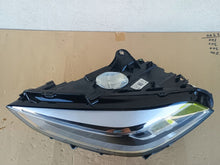 Load image into Gallery viewer, Frontscheinwerfer BMW 1 F40 6311-9482808-13 LED Ein Stück (Rechts oder Links) SCH6940932731za