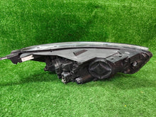 Laden Sie das Bild in den Galerie-Viewer, Frontscheinwerfer Kia Rio IV 92101-H8 Links Scheinwerfer Headlight SCH6941434842hw