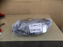 Laden Sie das Bild in den Galerie-Viewer, Frontscheinwerfer Skoda Octavia I 5E1941015 Links Scheinwerfer Headlight SCH6944790997la