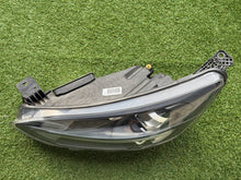 Laden Sie das Bild in den Galerie-Viewer, Frontscheinwerfer Ford Focus JX7B-13E015-CE Links Scheinwerfer Headlight SCH6977856980vy