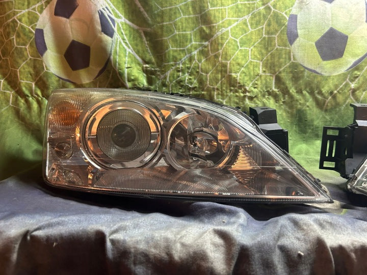 Frontscheinwerfer Ford Mondeo 0301174271 0301174274 Xenon Ein Satz Headlight SCH6990002817fb