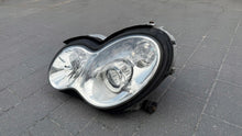 Laden Sie das Bild in den Galerie-Viewer, Frontscheinwerfer Mercedes-Benz W203 0301166275 Links Scheinwerfer Headlight SCH6991007803oo