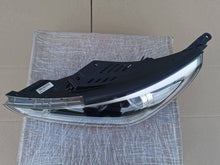 Laden Sie das Bild in den Galerie-Viewer, Frontscheinwerfer Hyundai I30 III 92101G4020BAX Links Scheinwerfer Headlight SCH6997139085qm