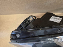 Laden Sie das Bild in den Galerie-Viewer, Frontscheinwerfer Mercedes-Benz W246 A2468200161 Links Scheinwerfer Headlight SCH7001171394nk
