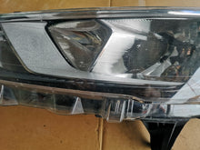 Laden Sie das Bild in den Galerie-Viewer, Frontscheinwerfer Ford Transit Connect KT1B-13W030-AF Links Headlight SCH7022027449pz