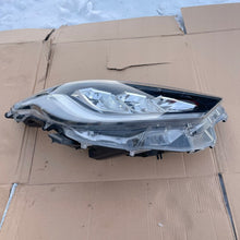 Laden Sie das Bild in den Galerie-Viewer, Frontscheinwerfer Toyota Yaris 0209923 Full LED Rechts Scheinwerfer Headlight SCH7022337156he