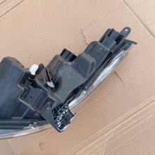 Laden Sie das Bild in den Galerie-Viewer, Frontscheinwerfer Toyota Yaris 0209923 Full LED Rechts Scheinwerfer Headlight SCH7022337156he