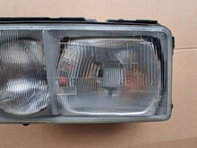 Laden Sie das Bild in den Galerie-Viewer, Frontscheinwerfer Mercedes-Benz 190 W201 A2018207661 Rechts Headlight SCH7033093698ot