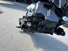 Laden Sie das Bild in den Galerie-Viewer, Frontscheinwerfer Toyota Highlander 81110-0E460 Rechts Scheinwerfer Headlight SCH7043208113mn