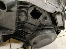 Laden Sie das Bild in den Galerie-Viewer, Frontscheinwerfer Dacia Duster 260107725R Ein Satz Scheinwerfer Headlight SCH7057079201au