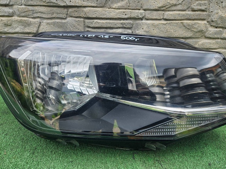 Frontscheinwerfer VW Caddy 2K1941016A Rechts Scheinwerfer Headlight SCH7098296013ab