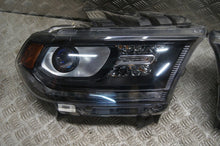 Laden Sie das Bild in den Galerie-Viewer, Frontscheinwerfer Dodge Durango 68299130AD 68299131AD Ein Satz Headlight SCH7103377228fr