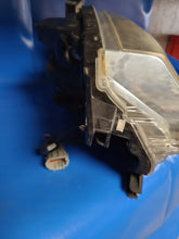 Laden Sie das Bild in den Galerie-Viewer, Frontscheinwerfer Nissan Leaf 26060-9RB0A Links Scheinwerfer Headlight SCH7112645213mg