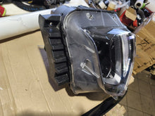 Laden Sie das Bild in den Galerie-Viewer, Frontscheinwerfer Hyundai Santa I 92101-S1110 Full LED Rechts oder Links SCH7117069914pr